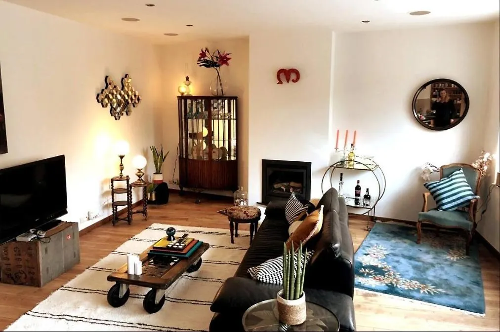 Stylish & Spacious Flat Viewing The Lovely Mas location